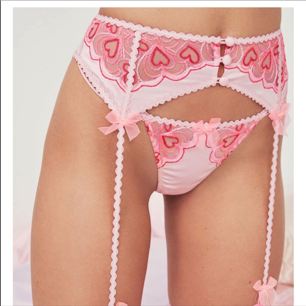 LAST CHANCE FLL Retro Heart Garter NWT